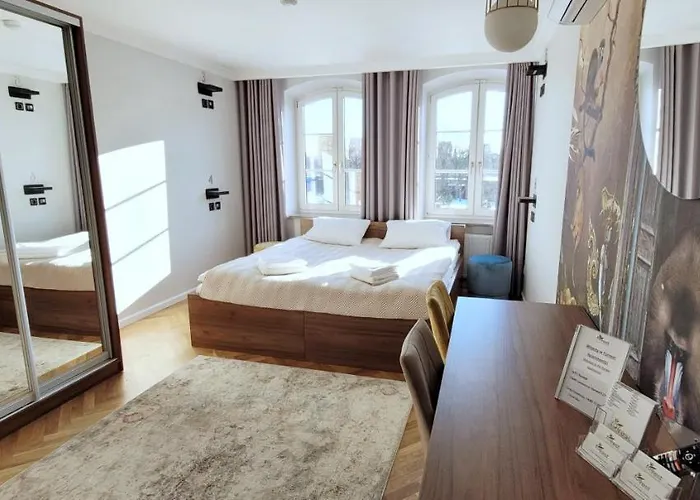 Hotel apartamentowy Forrest & *