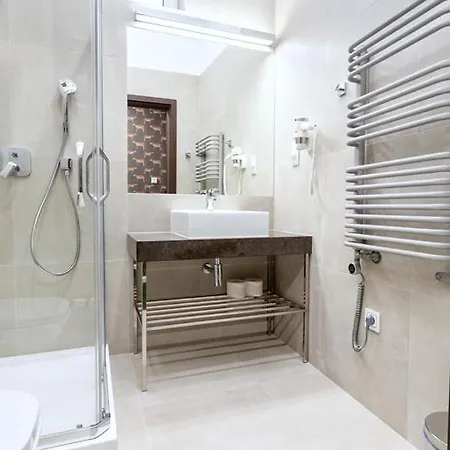 מלון דירות Forrest & *